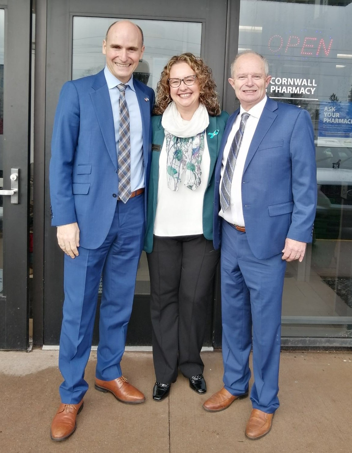 Minister Jean-Yves Duclos; Tania Vrionis, CEO, Ovarian Cancer Canada; Minister Ernie Hudson